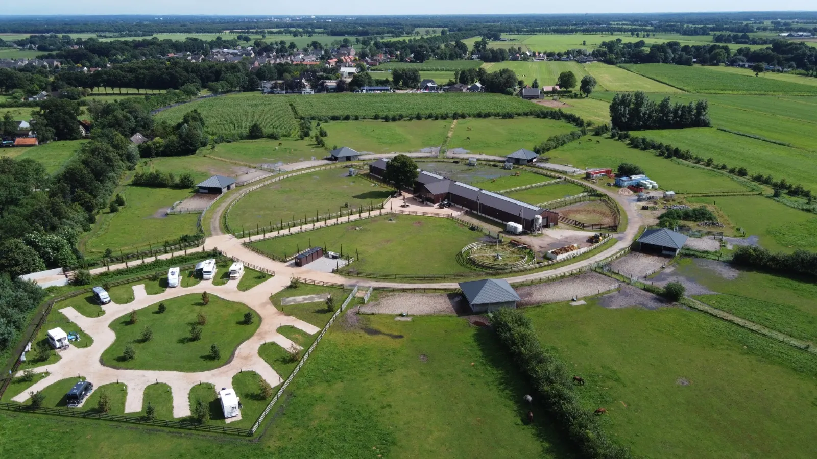 De camperplaatsen en de Bembom Hoeve